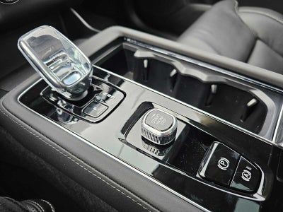 2026 Volvo XC90 Plug-In Hybrid Ultra Dark Theme