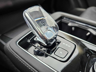 2026 Volvo XC90 Plug-In Hybrid Ultra Dark Theme