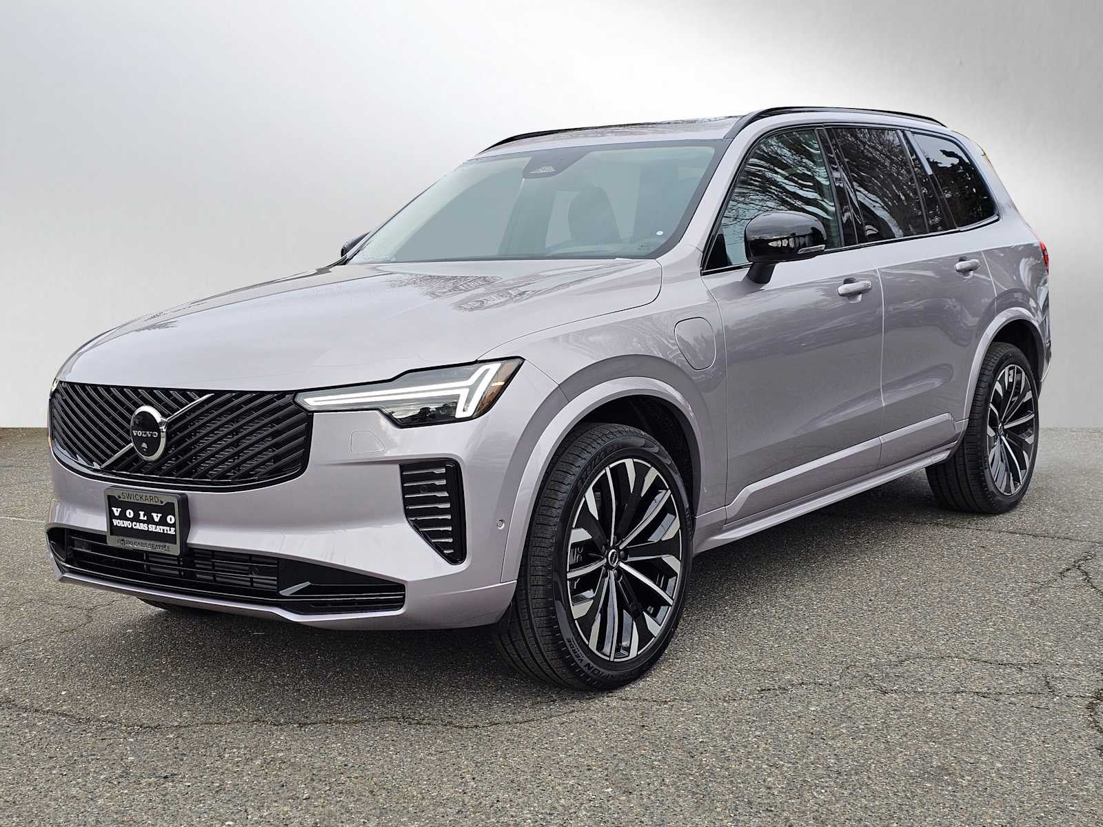 2026 Volvo XC90 Plug-In Hybrid Ultra Dark Theme