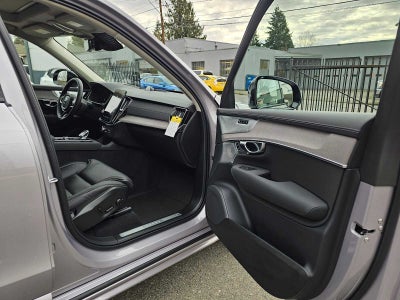 2026 Volvo XC90 Plug-In Hybrid Ultra Dark Theme