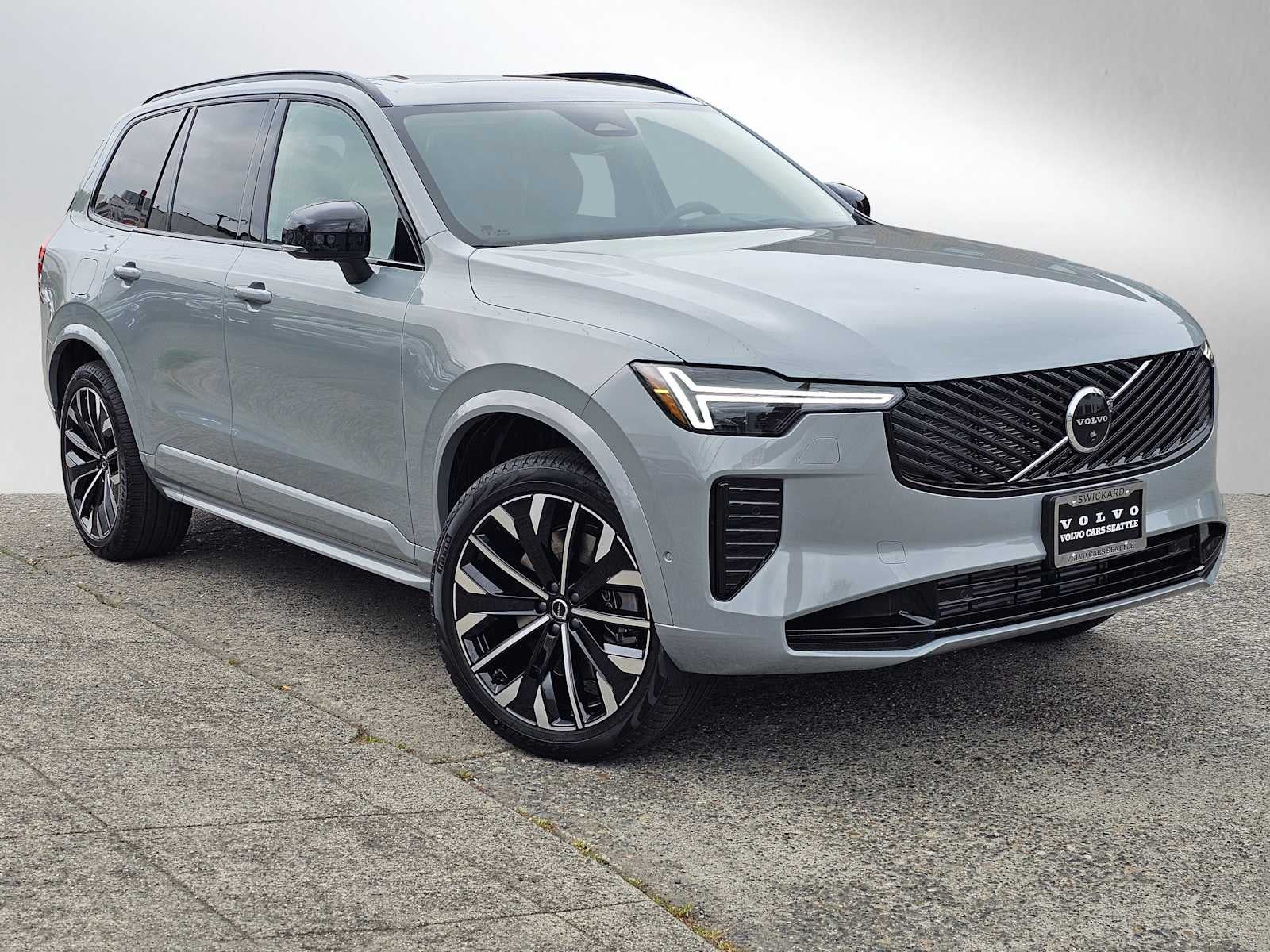 2026 Volvo XC90 Plug-In Hybrid Ultra Dark Theme