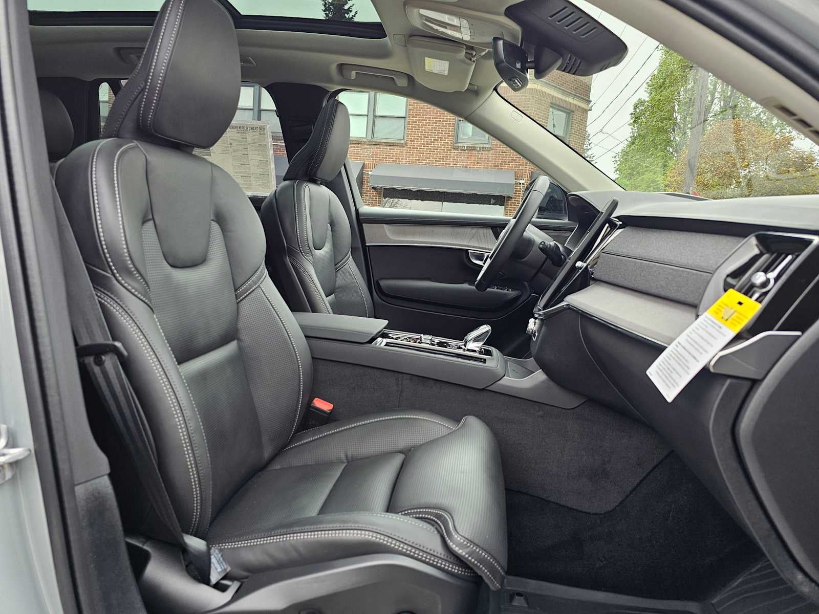 2026 Volvo XC90 Plug-In Hybrid Ultra Dark Theme