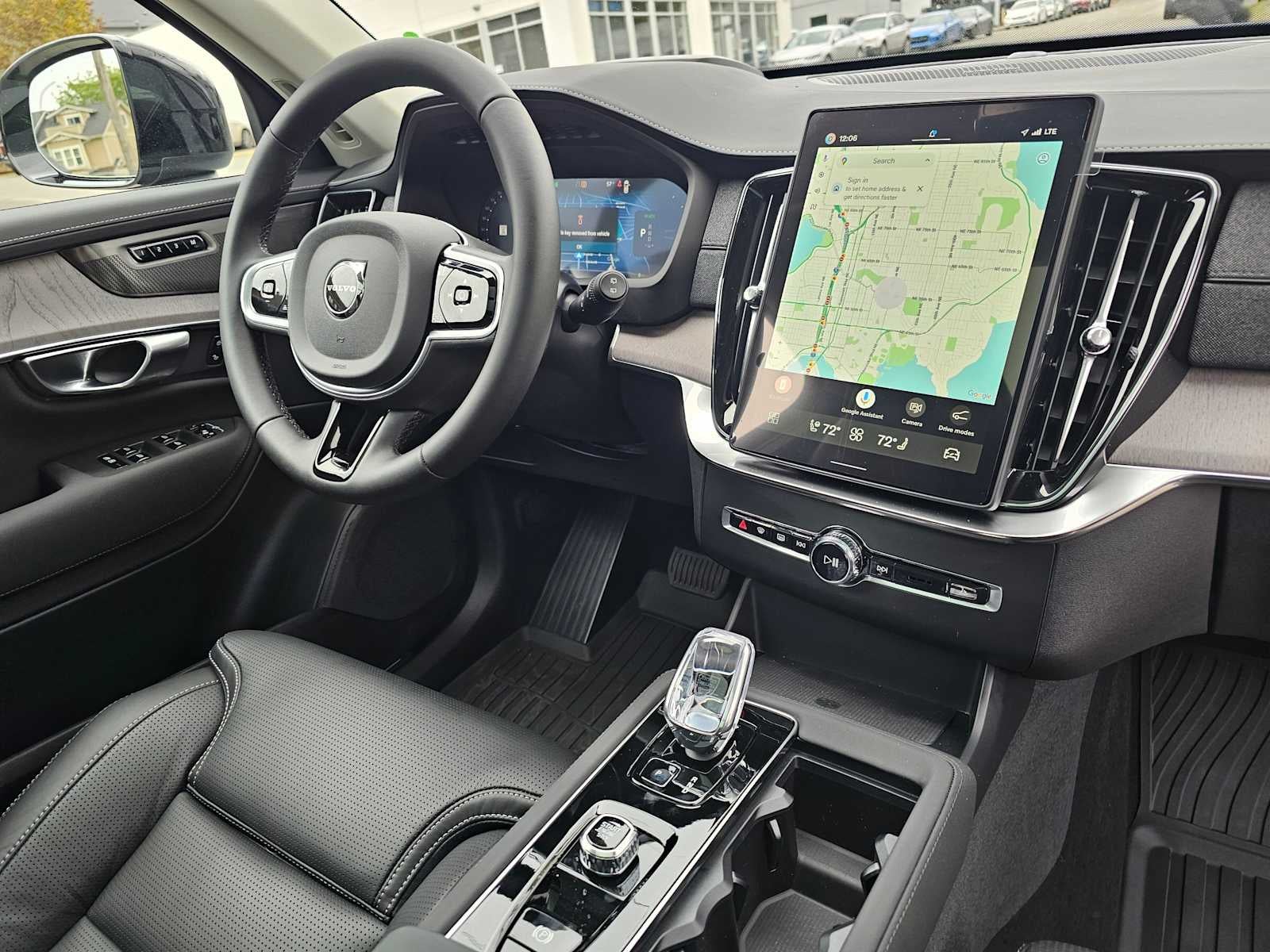 2026 Volvo XC90 Plug-In Hybrid Ultra Dark Theme