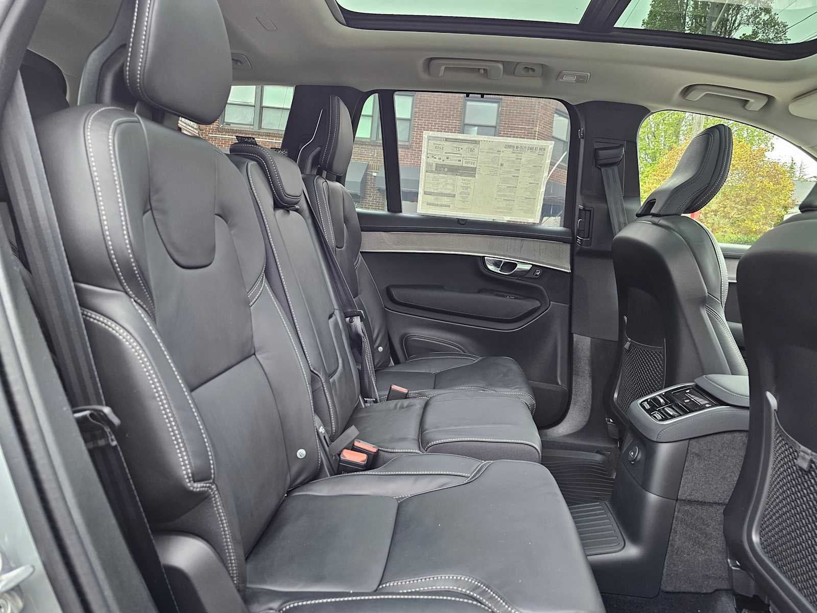 2026 Volvo XC90 Plug-In Hybrid Ultra Dark Theme