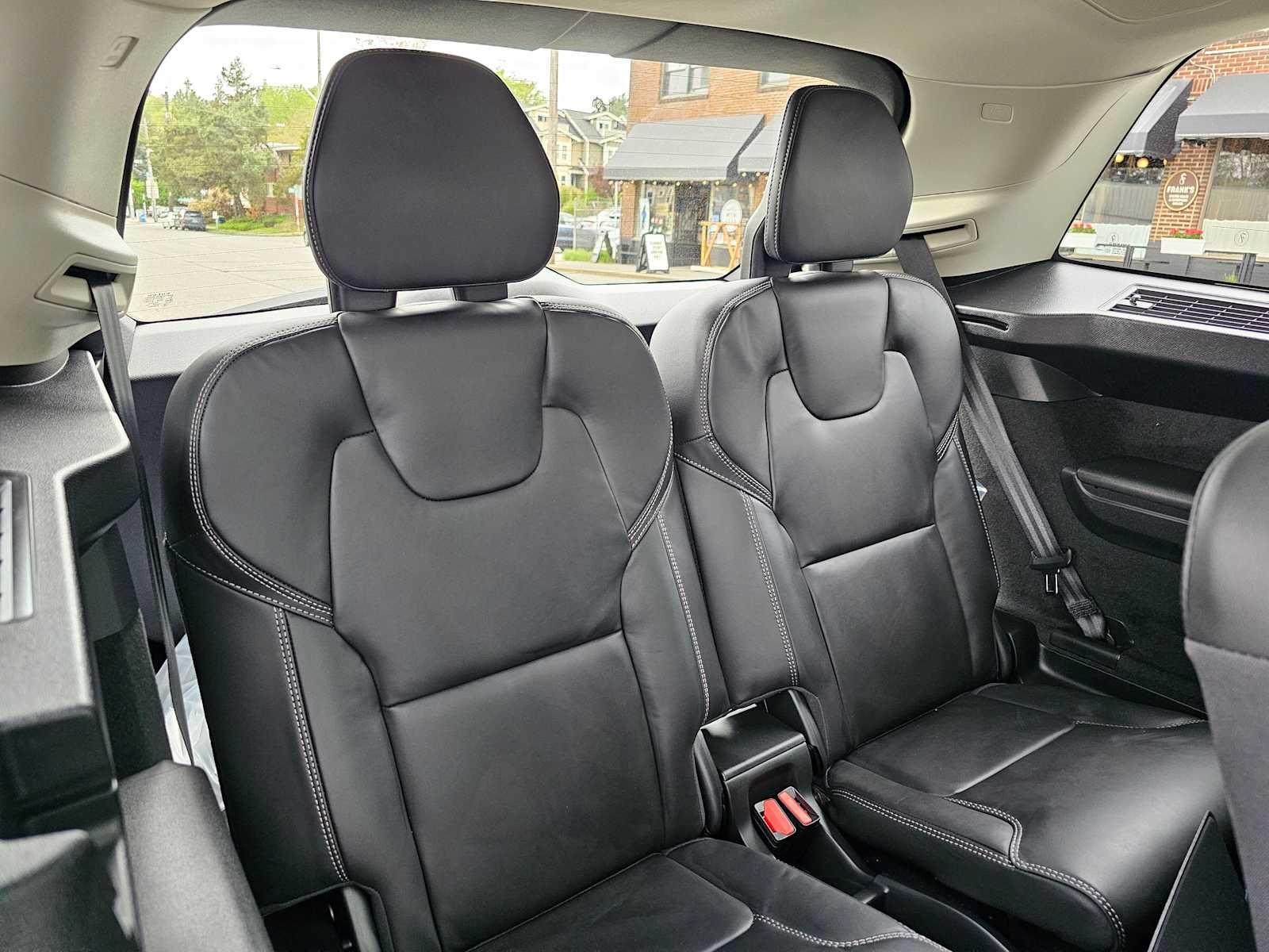 2026 Volvo XC90 Plug-In Hybrid Ultra Dark Theme