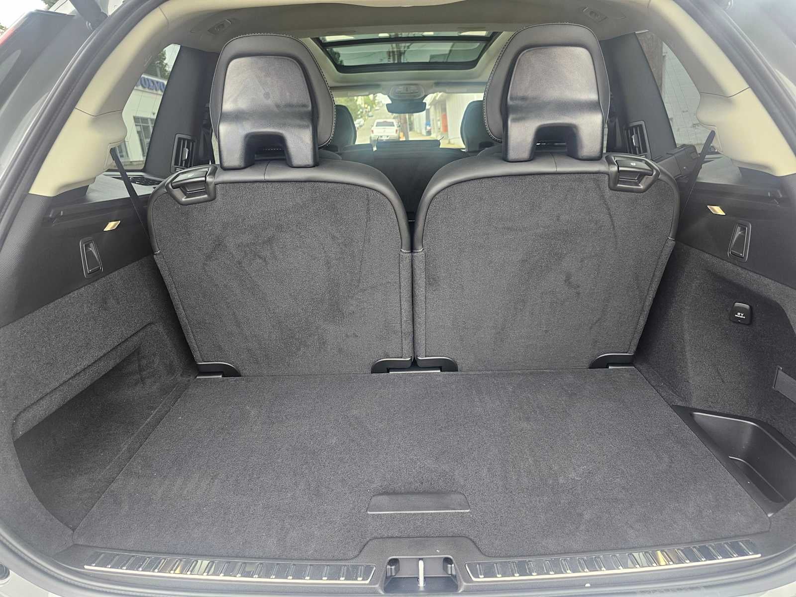 2026 Volvo XC90 Plug-In Hybrid Ultra Dark Theme