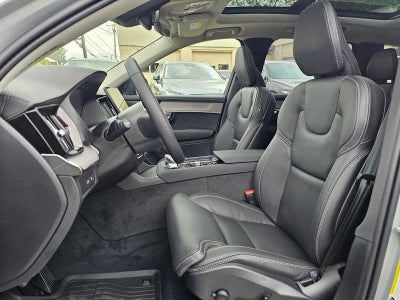 2026 Volvo XC90 Plug-In Hybrid Ultra Dark Theme