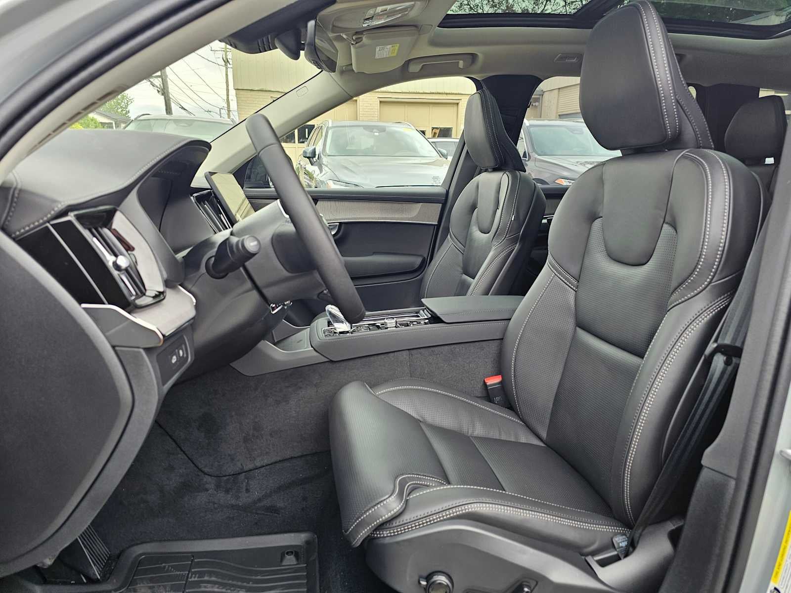2026 Volvo XC90 Plug-In Hybrid Ultra Dark Theme