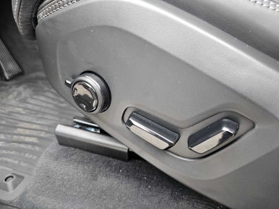 2026 Volvo XC90 Plug-In Hybrid Ultra Dark Theme