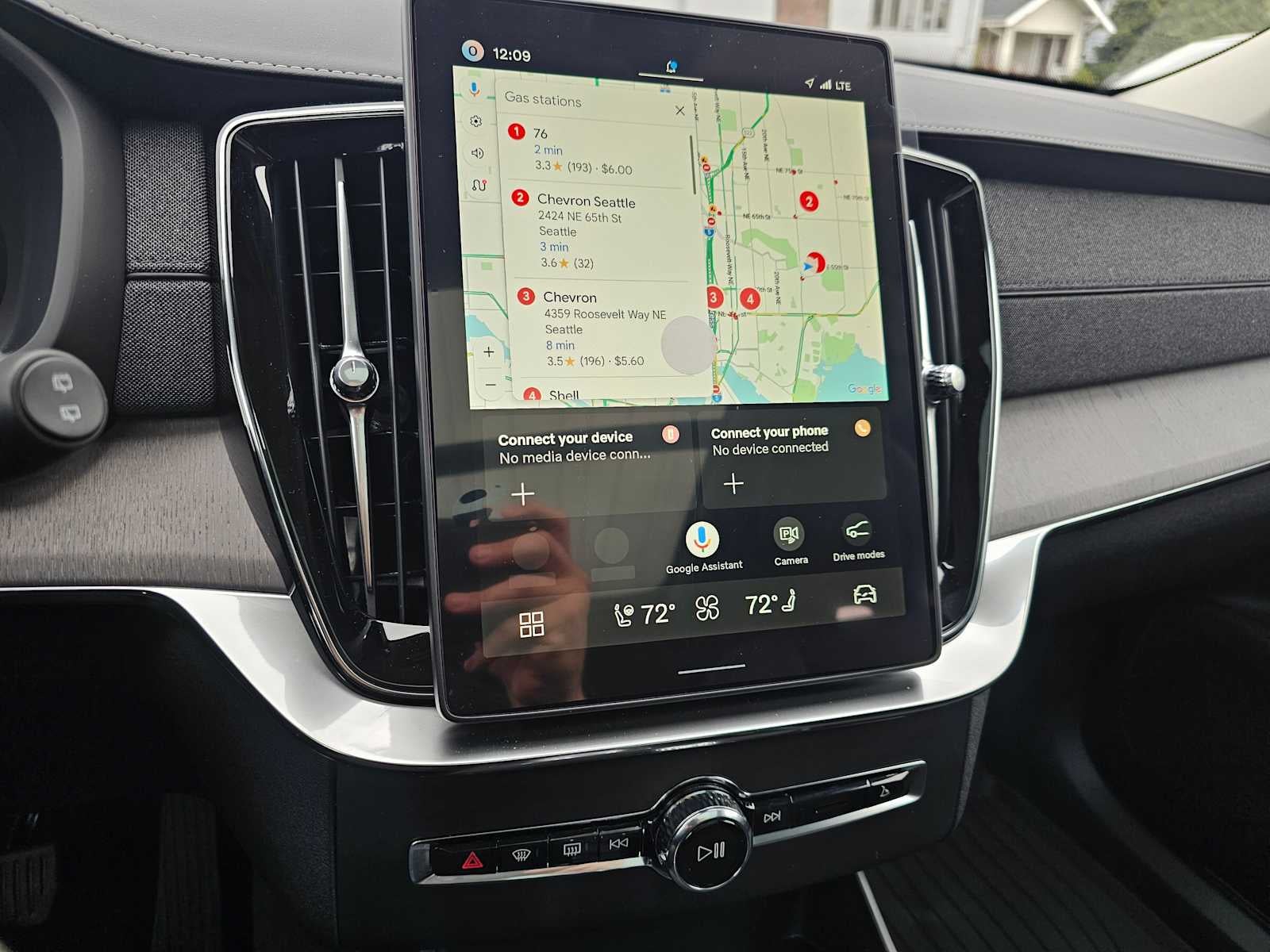 2026 Volvo XC90 Plug-In Hybrid Ultra Dark Theme
