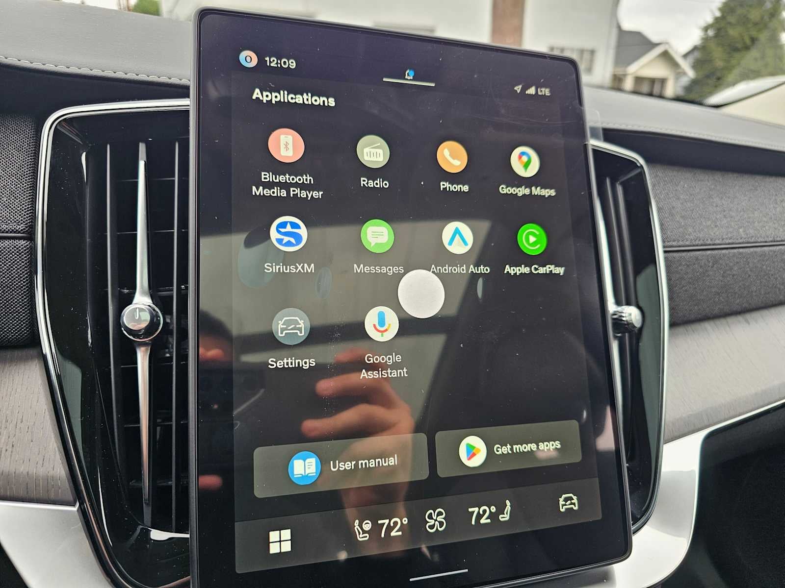 2026 Volvo XC90 Plug-In Hybrid Ultra Dark Theme