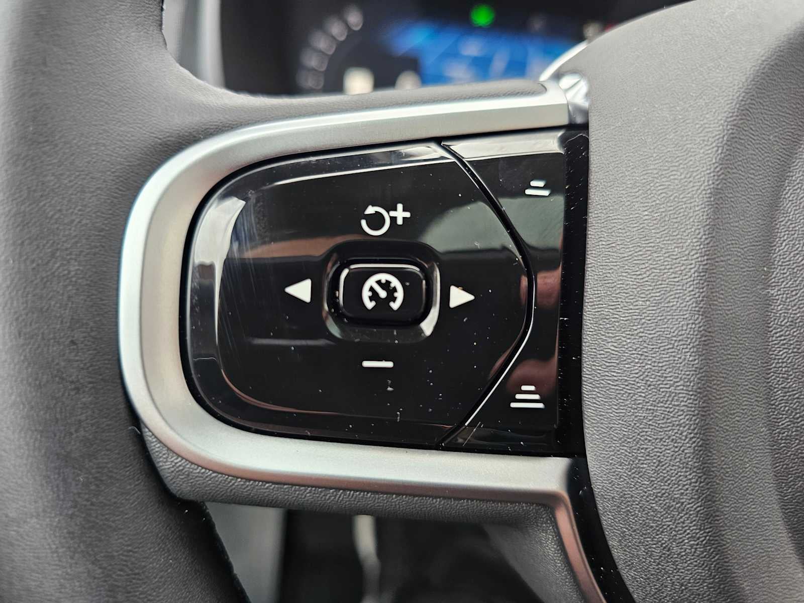 2026 Volvo XC90 Plug-In Hybrid Ultra Dark Theme