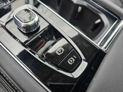 2026 Volvo XC90 Plug-In Hybrid Ultra Dark Theme