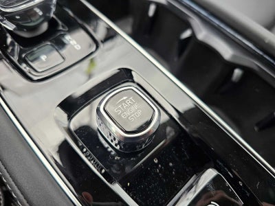 2026 Volvo XC90 Plug-In Hybrid Ultra Dark Theme