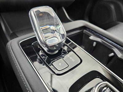 2026 Volvo XC90 Plug-In Hybrid Ultra Dark Theme