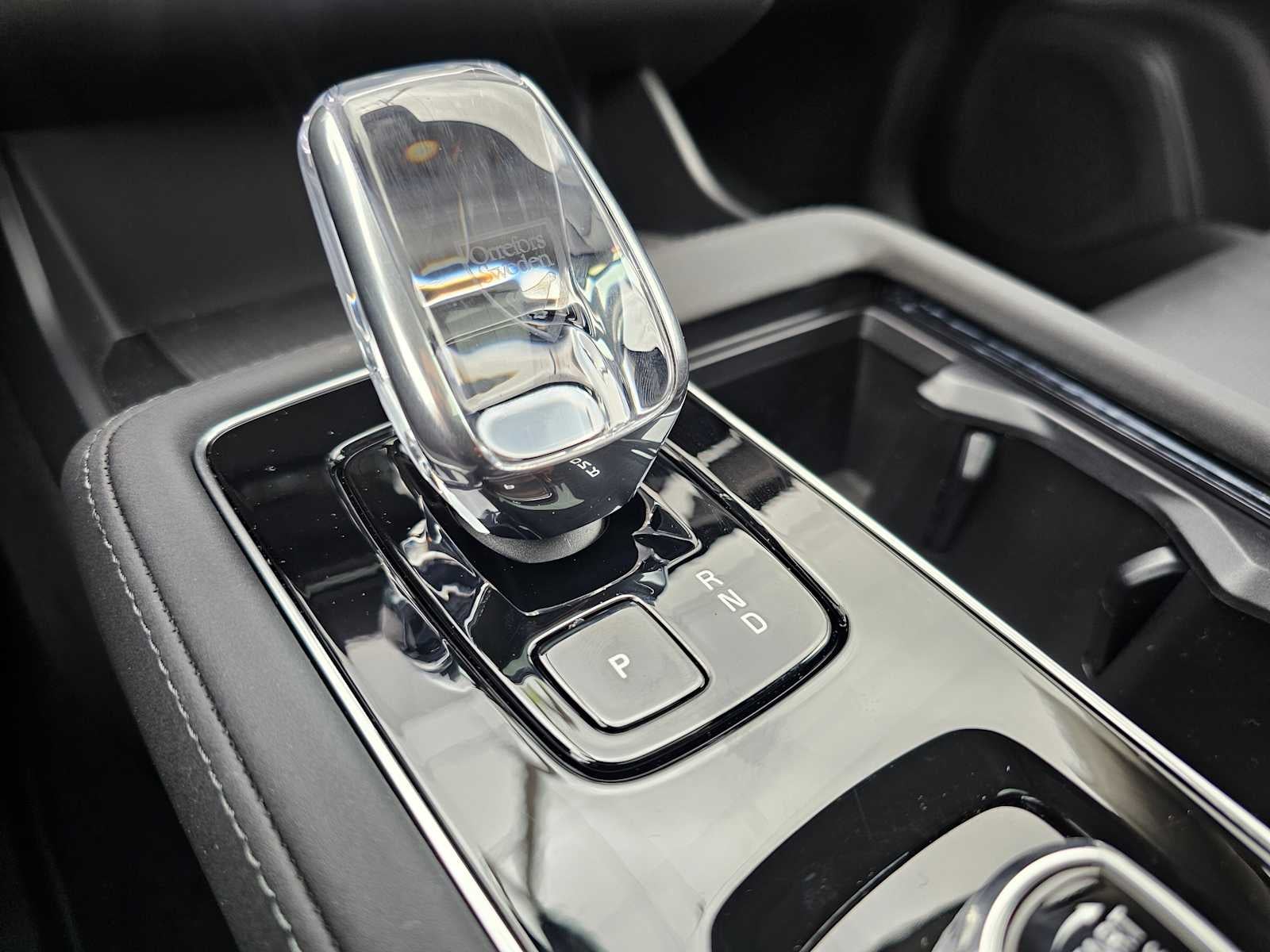2026 Volvo XC90 Plug-In Hybrid Ultra Dark Theme