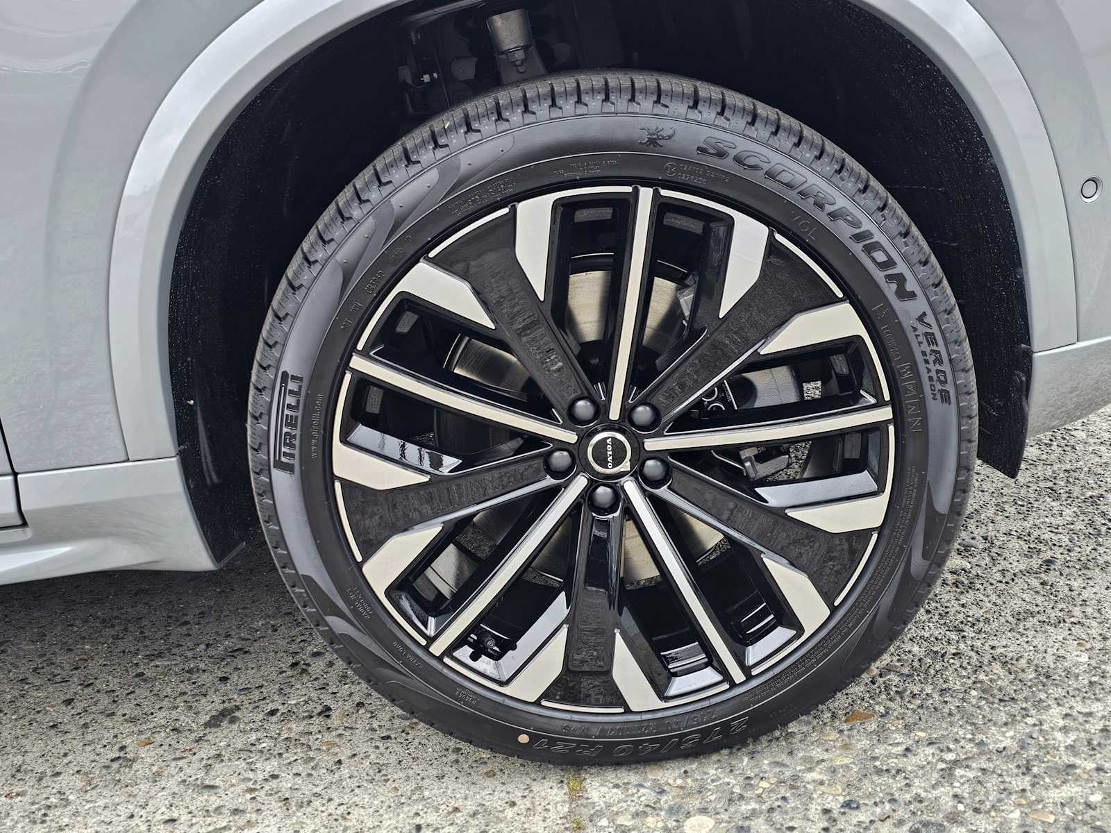 2026 Volvo XC90 Plug-In Hybrid Ultra Dark Theme