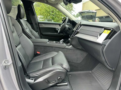 2026 Volvo XC90 Plug-In Hybrid Ultra Dark Theme