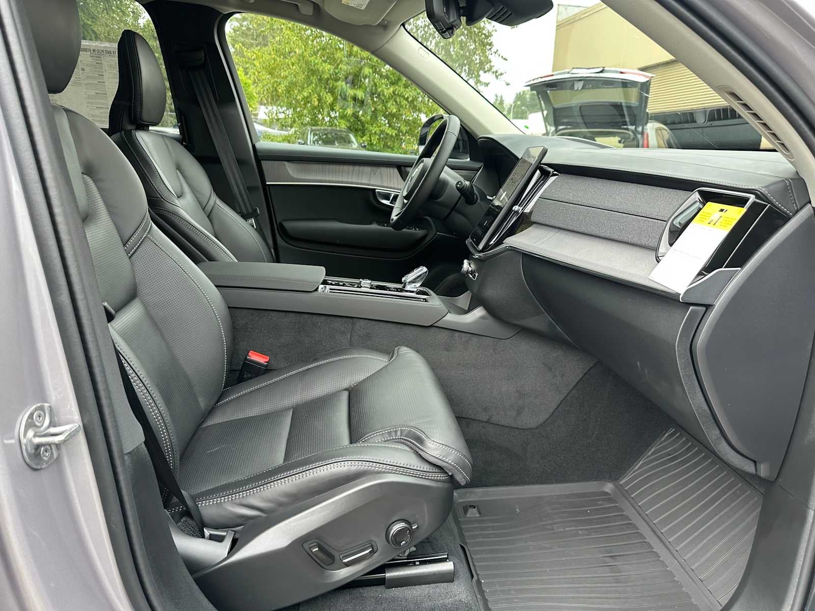 2026 Volvo XC90 Plug-In Hybrid Ultra Dark Theme