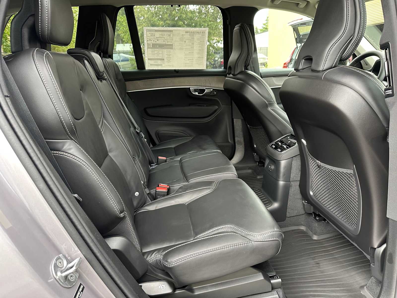 2026 Volvo XC90 Plug-In Hybrid Ultra Dark Theme