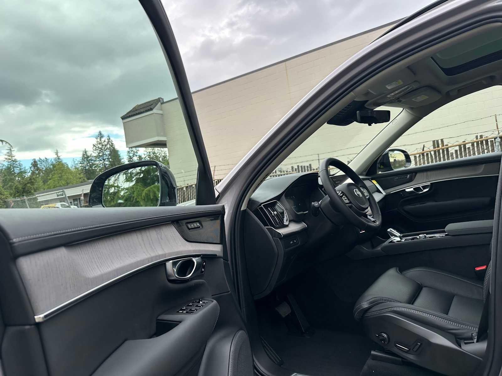 2026 Volvo XC90 Plug-In Hybrid Ultra Dark Theme