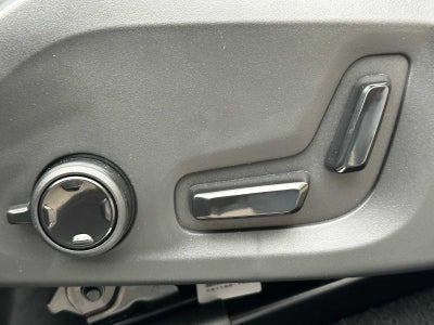 2026 Volvo XC90 Plug-In Hybrid Ultra Dark Theme