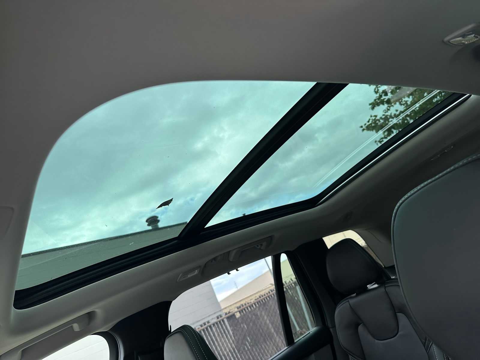 2026 Volvo XC90 Plug-In Hybrid Ultra Dark Theme