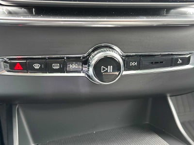 2026 Volvo XC90 Plug-In Hybrid Ultra Dark Theme