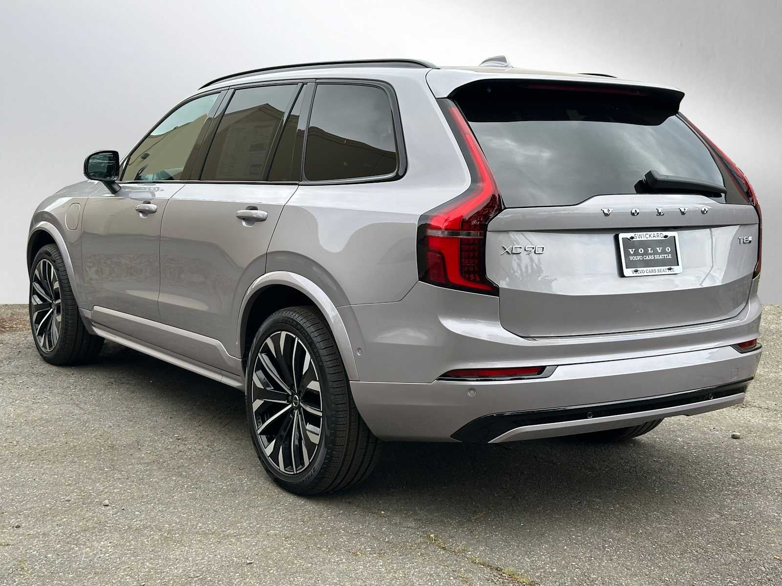2026 Volvo XC90 Plug-In Hybrid Ultra Dark Theme
