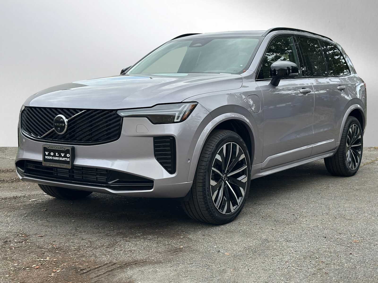 2026 Volvo XC90 Plug-In Hybrid Ultra Dark Theme