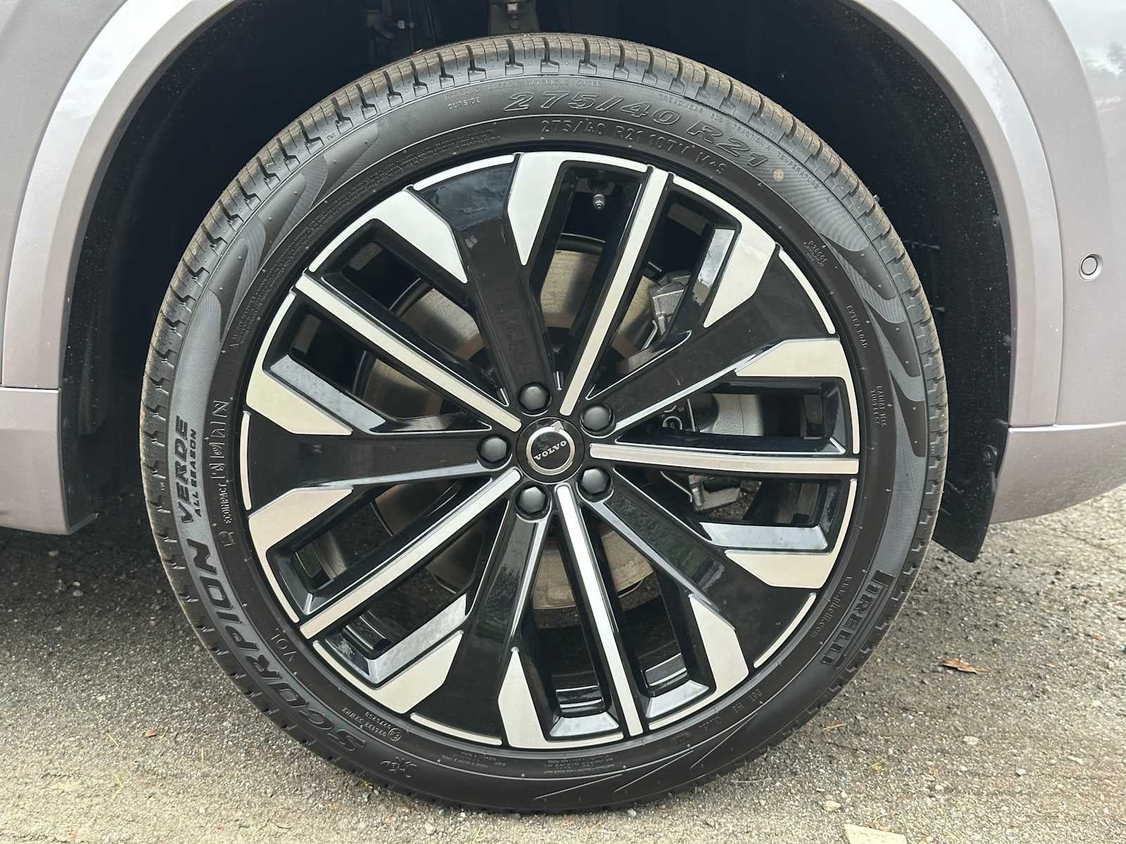 2026 Volvo XC90 Plug-In Hybrid Ultra Dark Theme