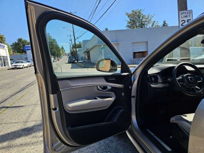 2026 Volvo XC90 Plug-In Hybrid Ultra Dark Theme