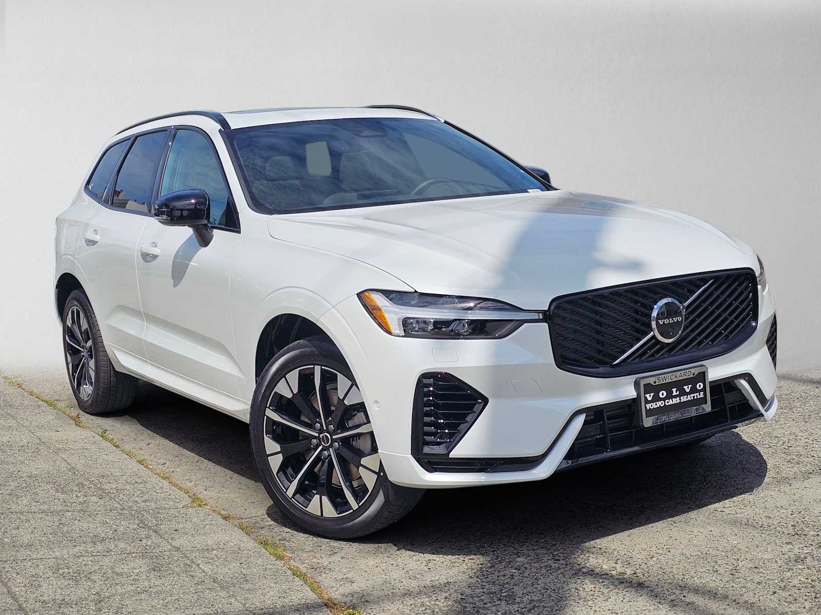 2026 Volvo XC60 Plug-In Hybrid Plus