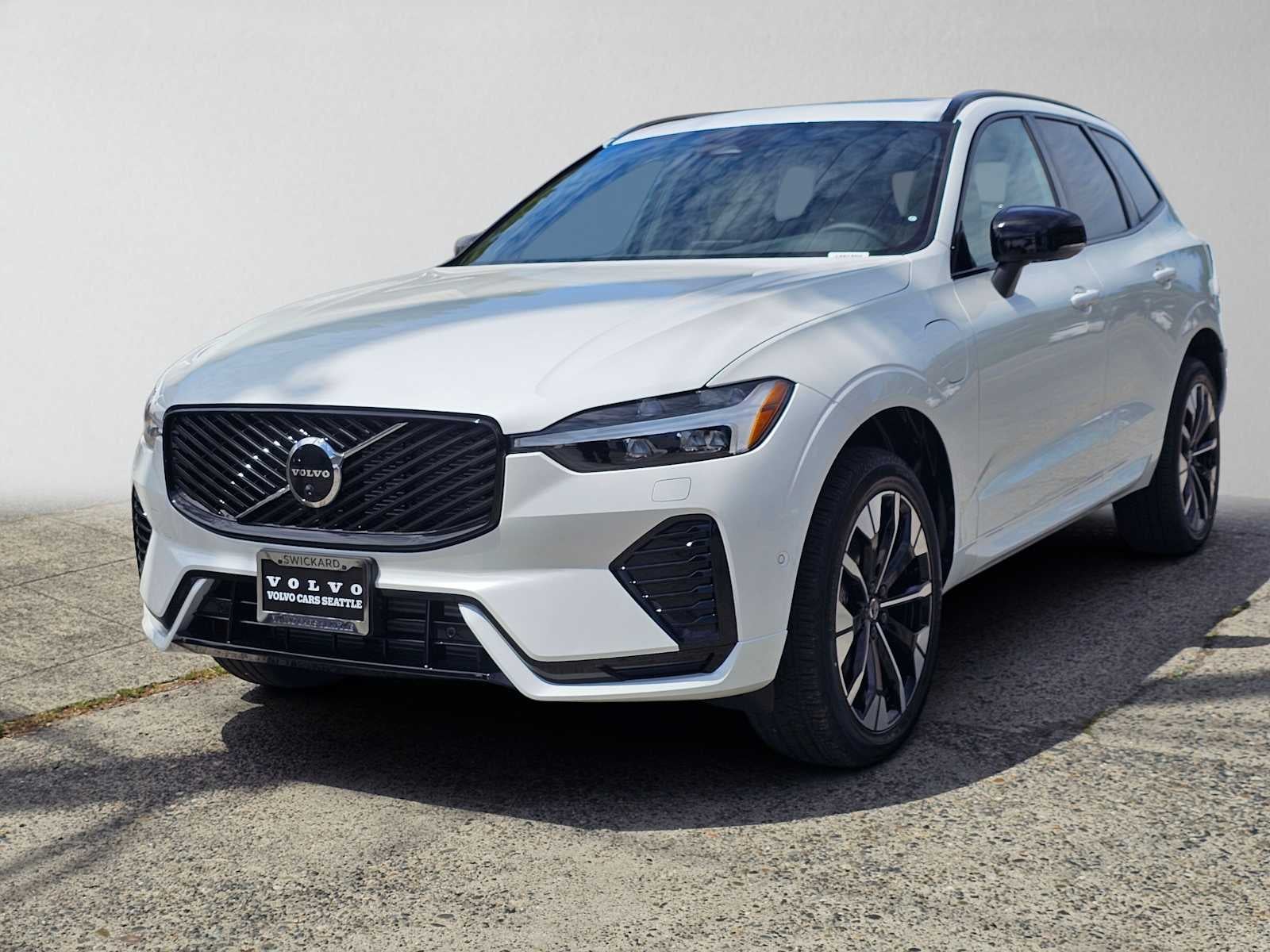 2026 Volvo XC60 Plug-In Hybrid Plus