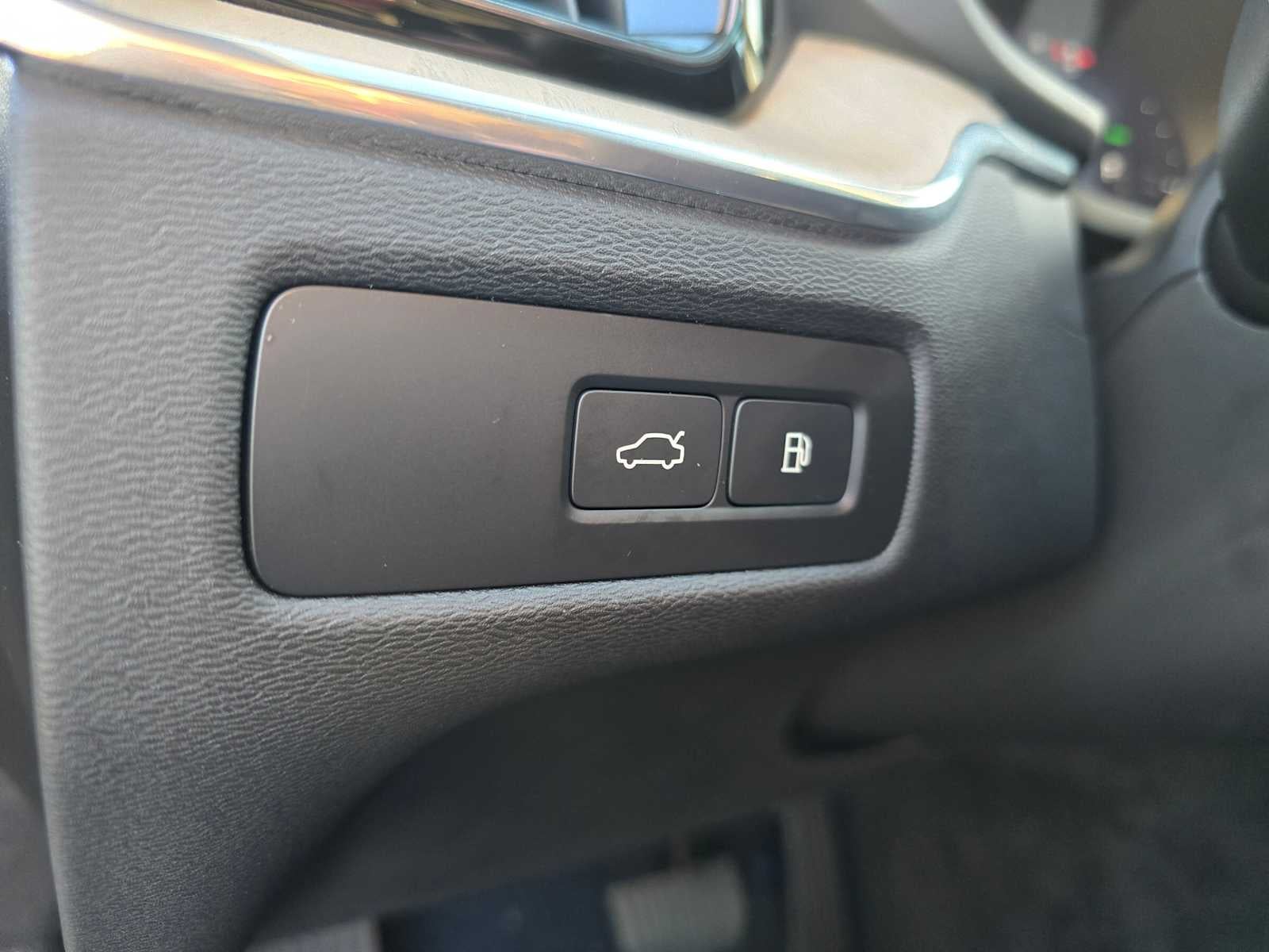 2026 Volvo XC60 Plug-In Hybrid Plus