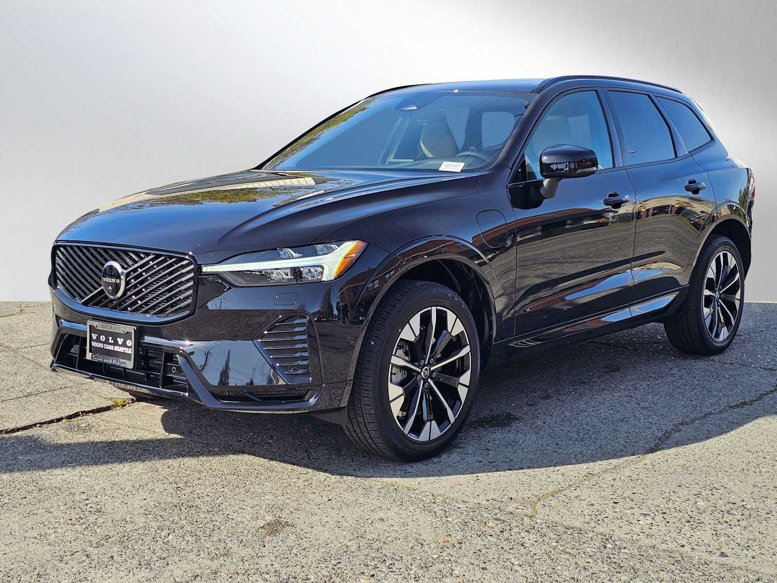 2026 Volvo XC60 Plug-In Hybrid Plus