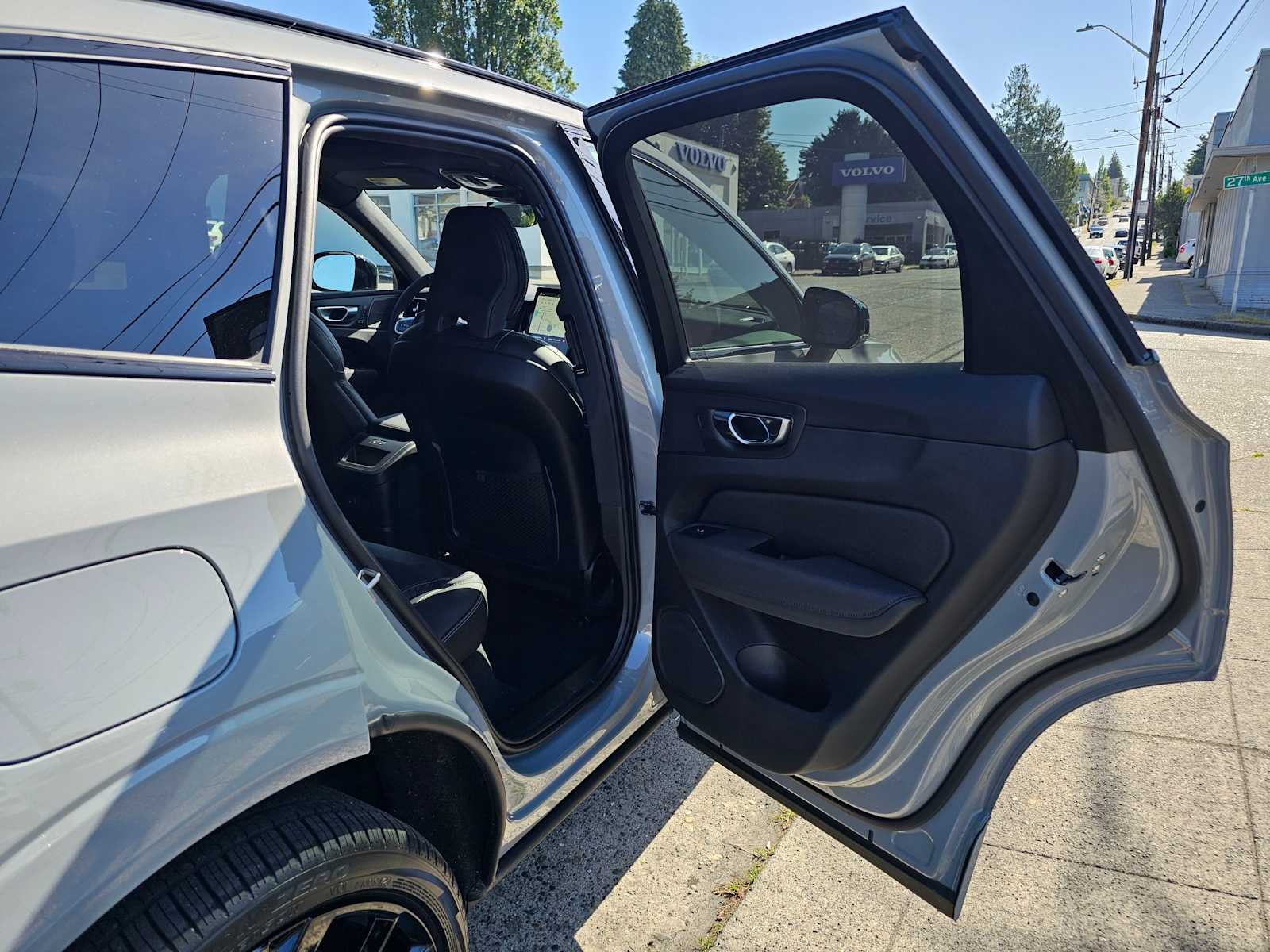 2026 Volvo XC60 Plug-In Hybrid Ultra Black Edition