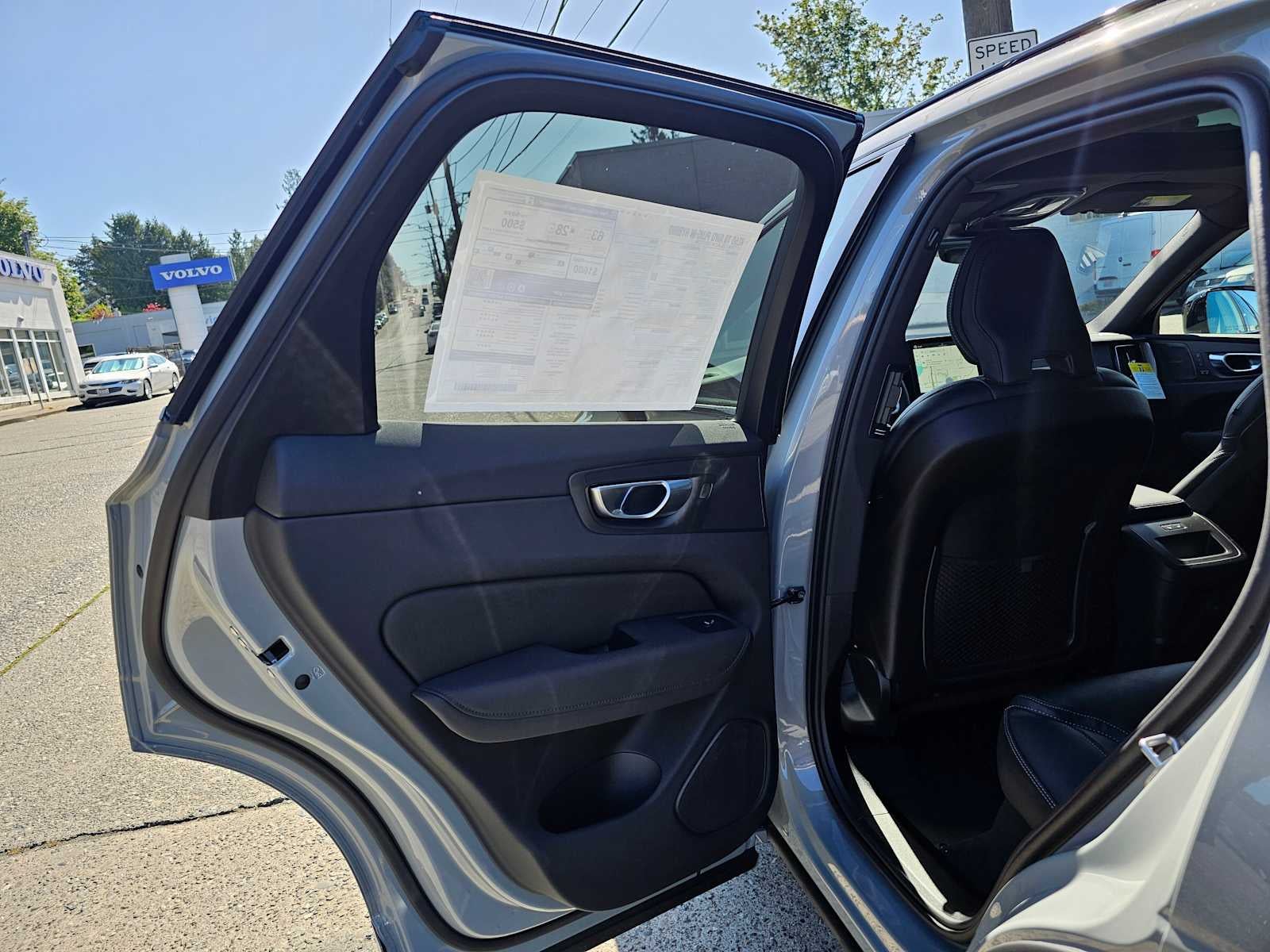 2026 Volvo XC60 Plug-In Hybrid Ultra Black Edition