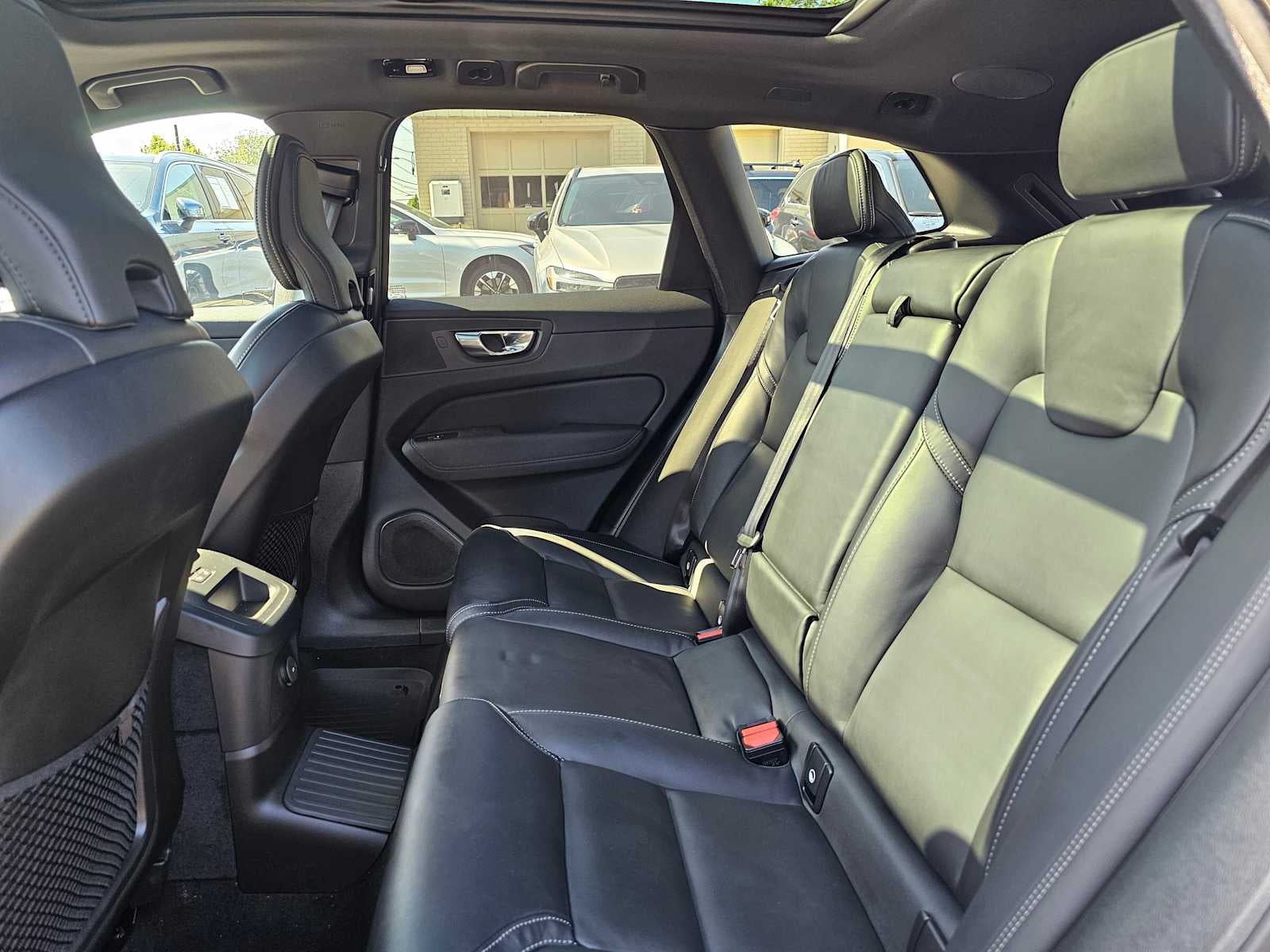 2026 Volvo XC60 Plug-In Hybrid Ultra Black Edition