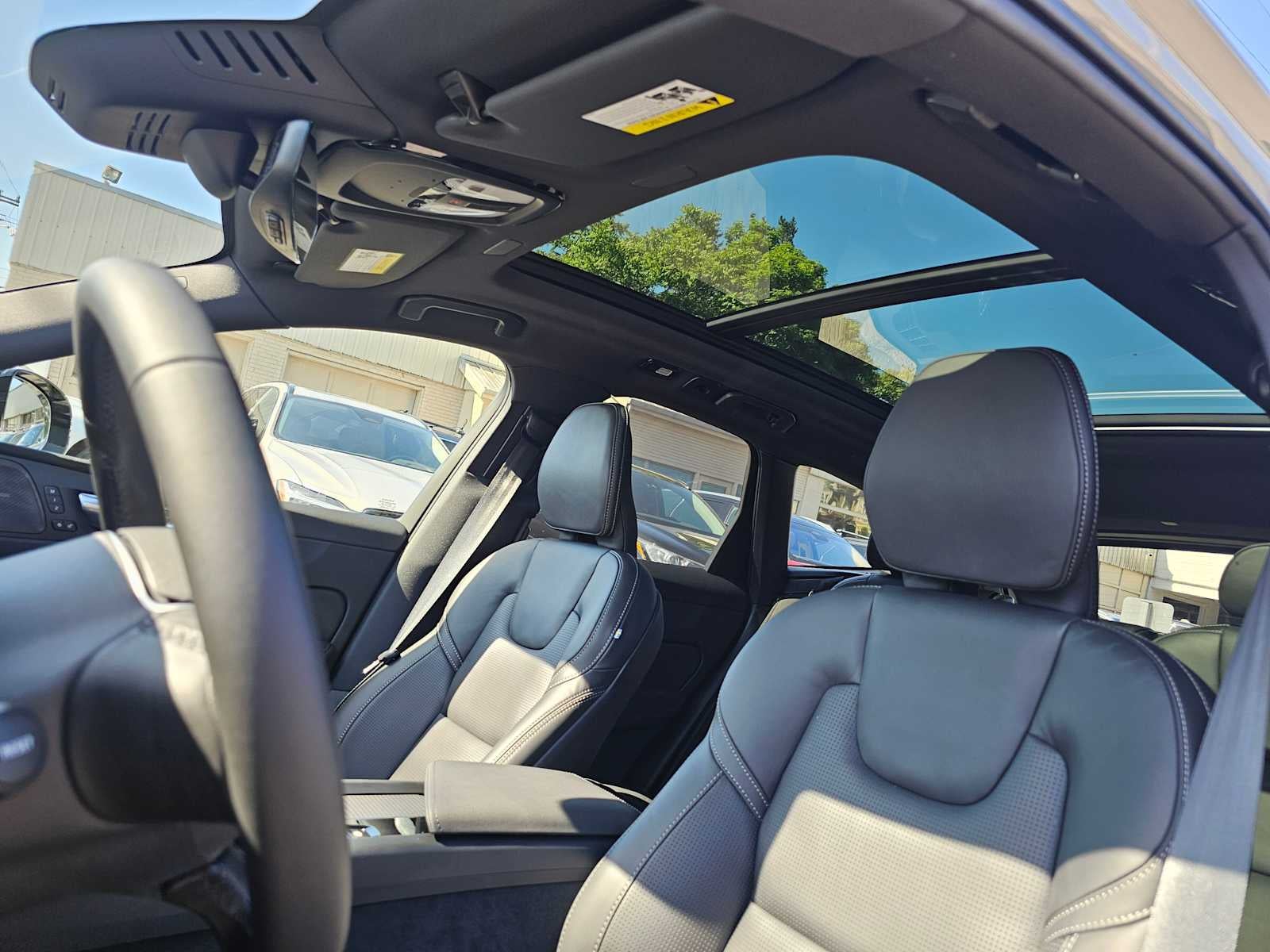 2026 Volvo XC60 Plug-In Hybrid Ultra Black Edition