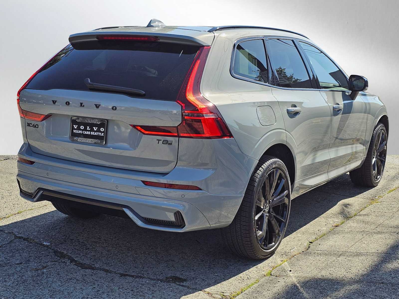 2026 Volvo XC60 Plug-In Hybrid Ultra Black Edition