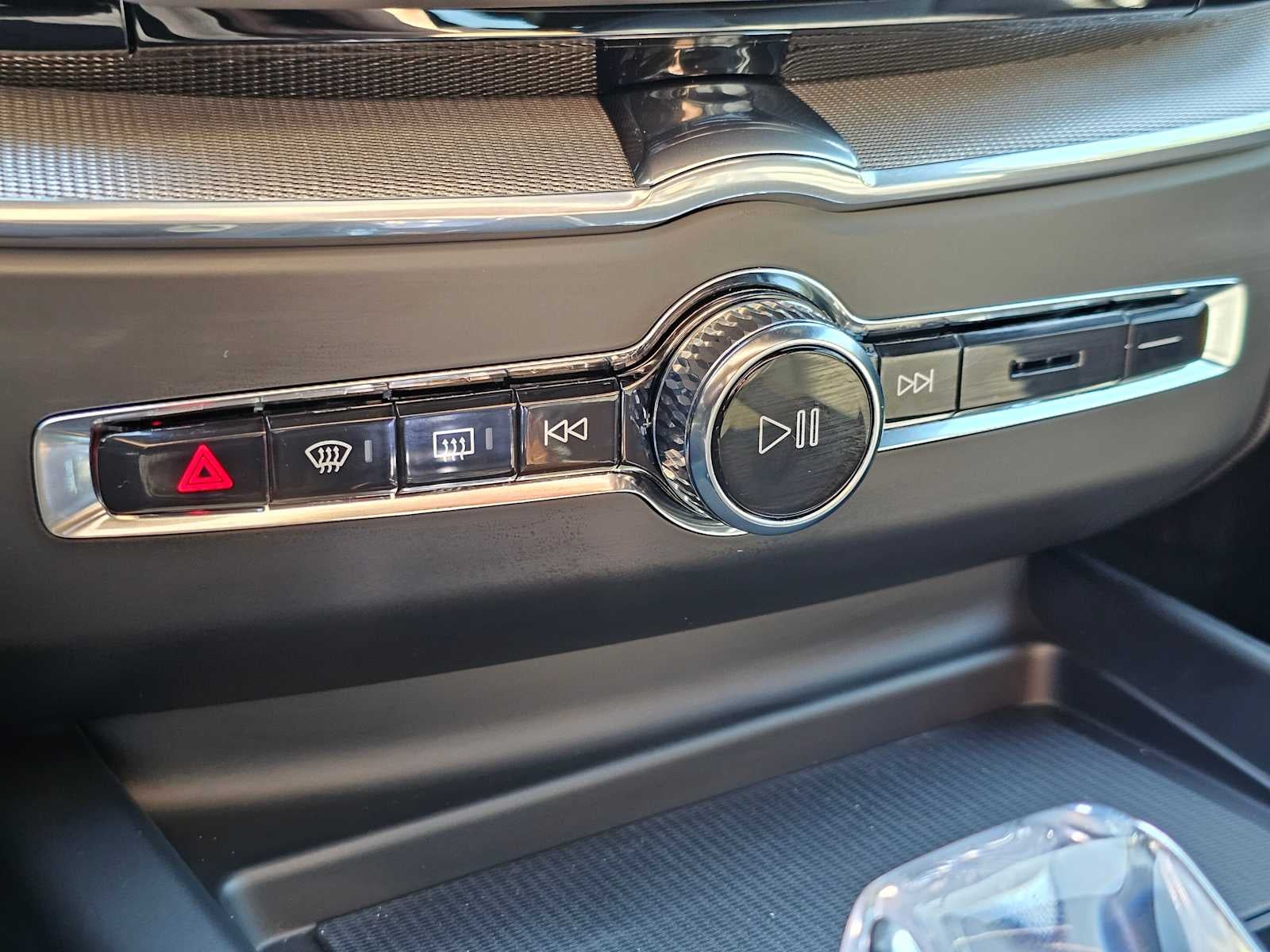 2026 Volvo XC60 Plug-In Hybrid Ultra Black Edition
