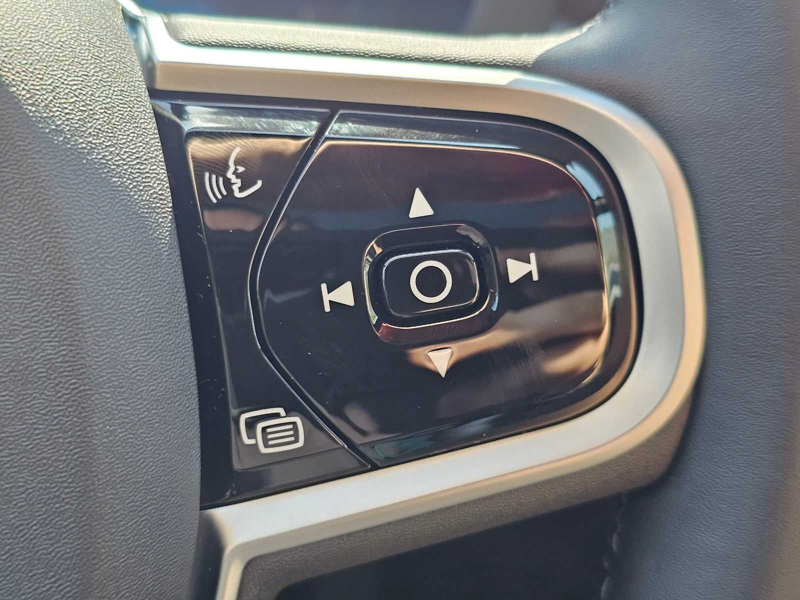 2026 Volvo XC60 Plug-In Hybrid Ultra Black Edition