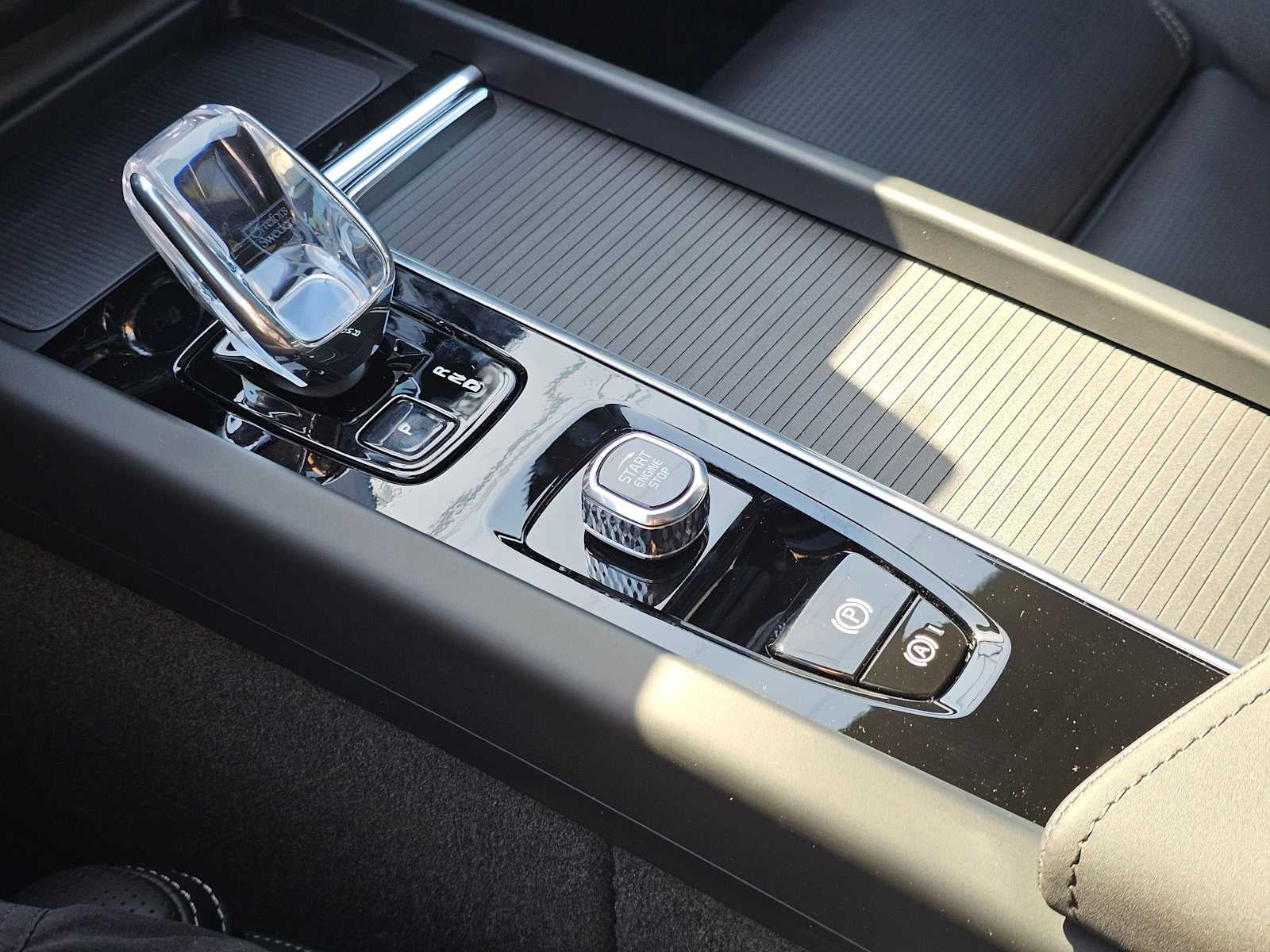 2026 Volvo XC60 Plug-In Hybrid Ultra Black Edition