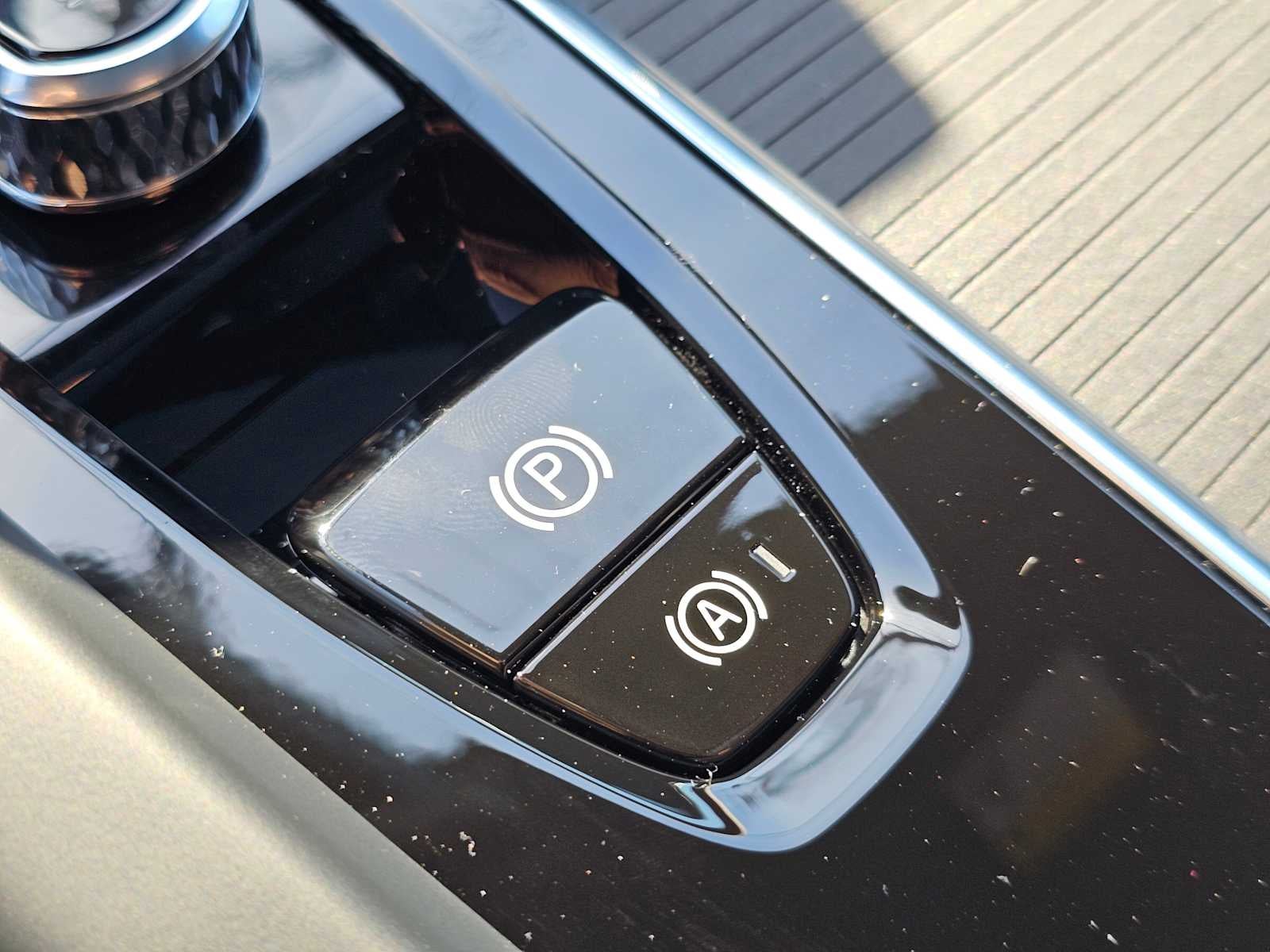 2026 Volvo XC60 Plug-In Hybrid Ultra Black Edition