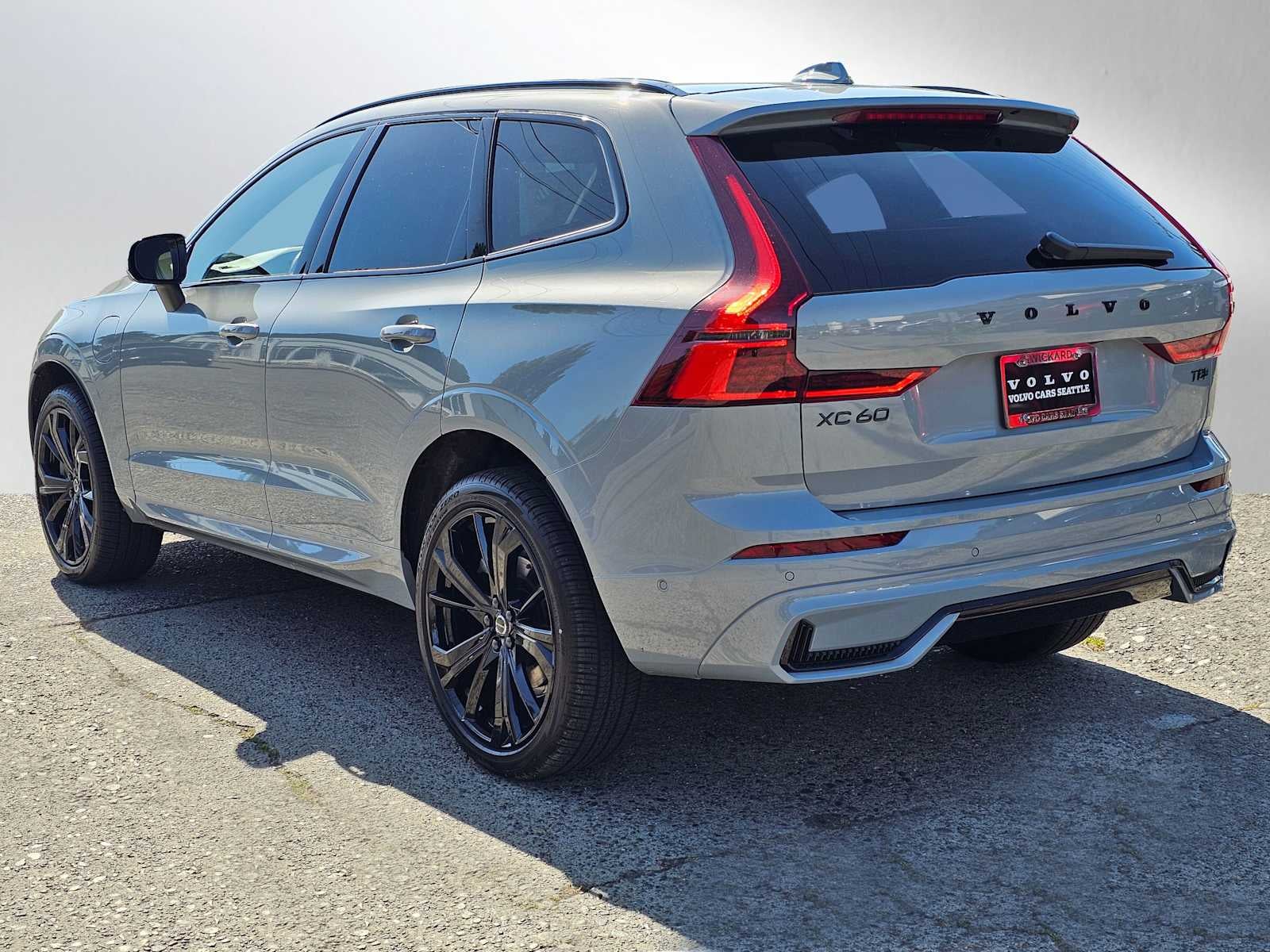 2026 Volvo XC60 Plug-In Hybrid Ultra Black Edition