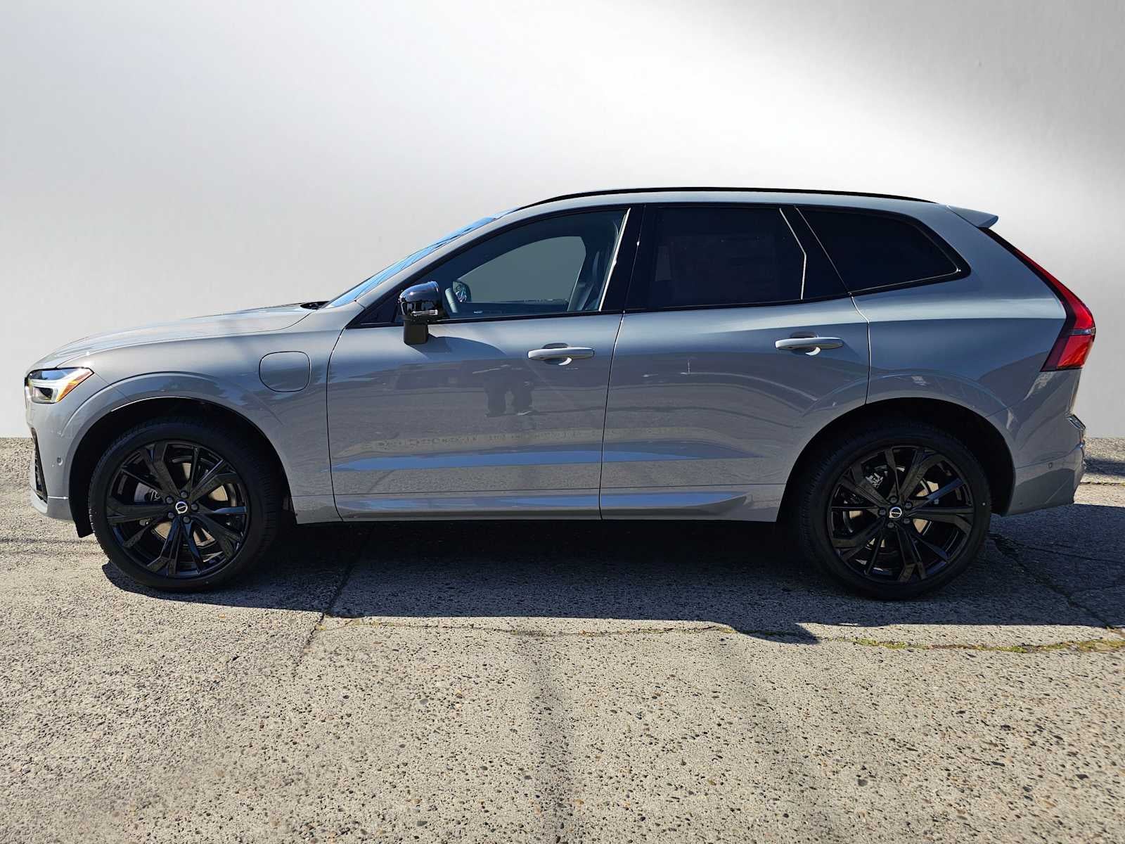 2026 Volvo XC60 Plug-In Hybrid Ultra Black Edition