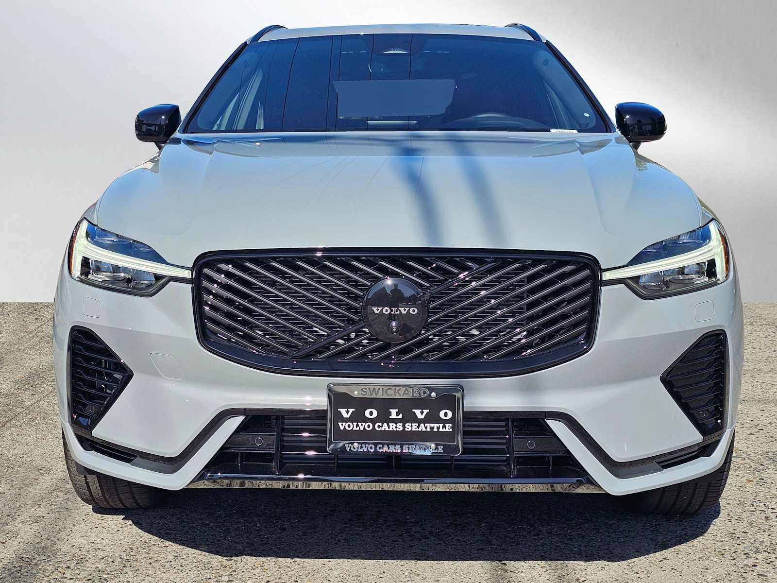 2026 Volvo XC60 Plug-In Hybrid Ultra Black Edition