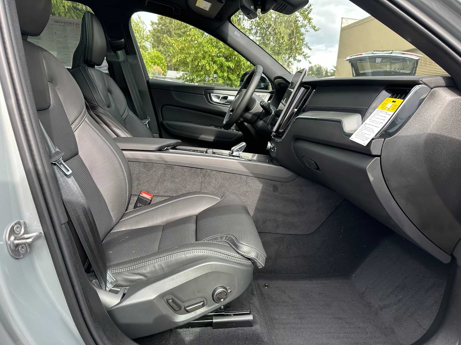 2026 Volvo XC60 Plug-In Hybrid Ultra Black Edition