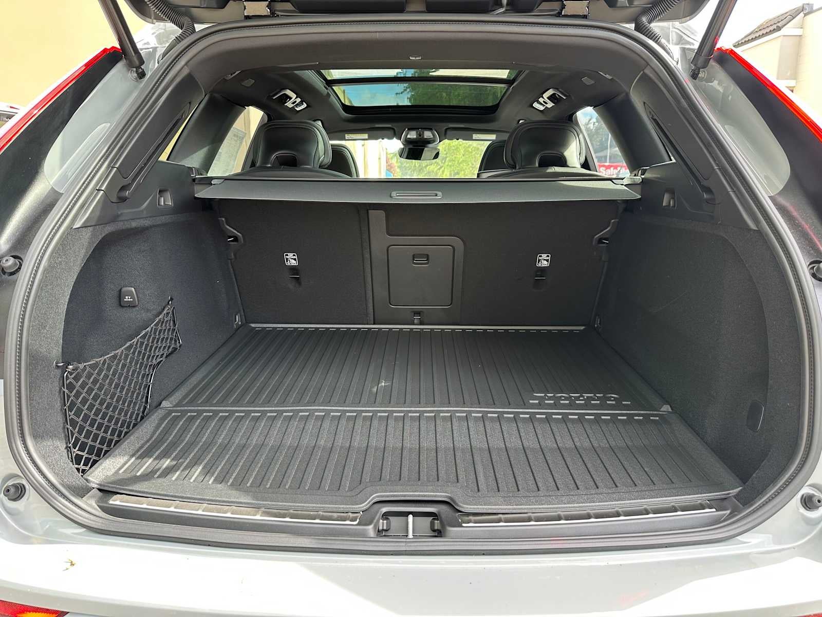 2026 Volvo XC60 Plug-In Hybrid Ultra Black Edition